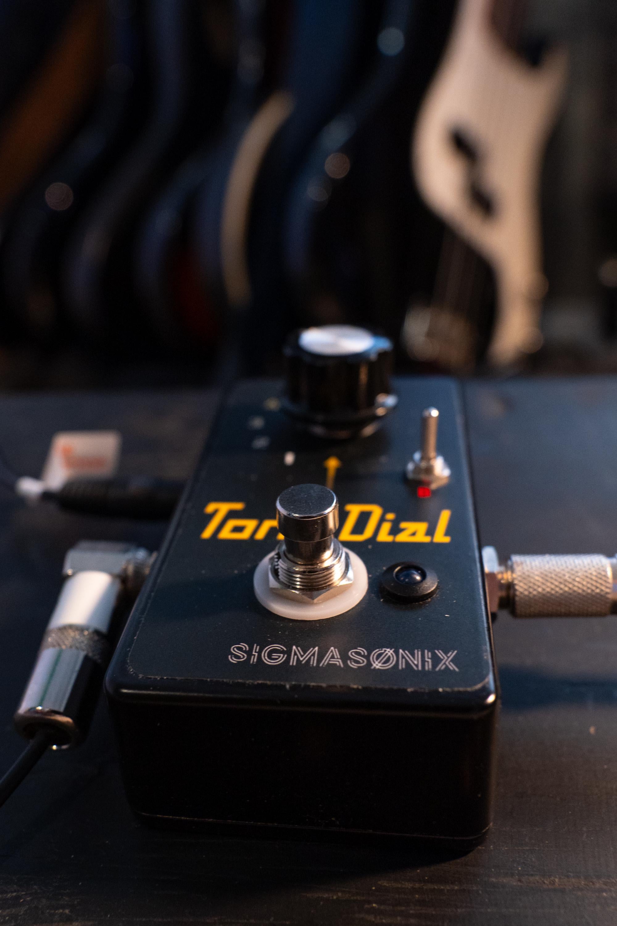 Tone Dial — 12-Position Passive Tone Selector Pedal